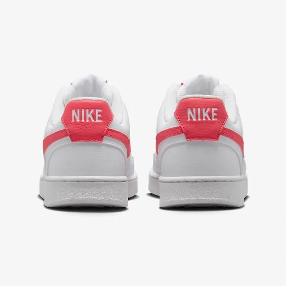 NIKE - Picture 3 of 4